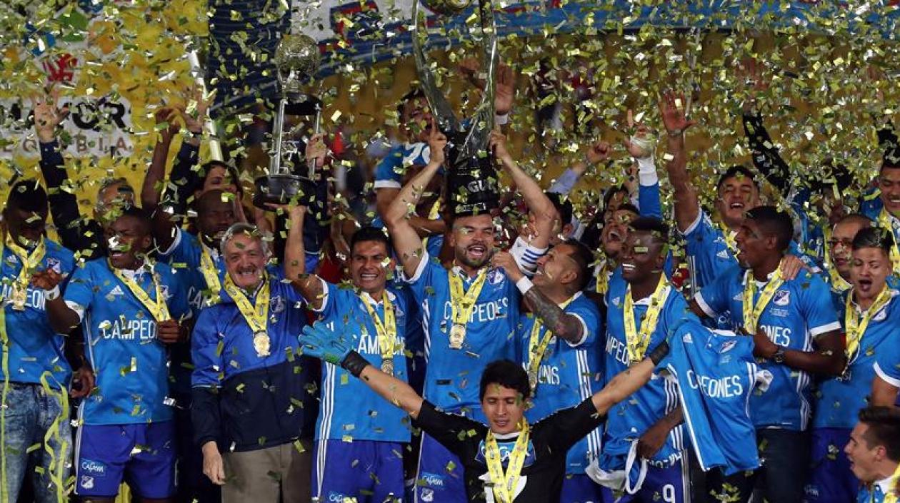 Jugadores de Millonarios celebrando el título.