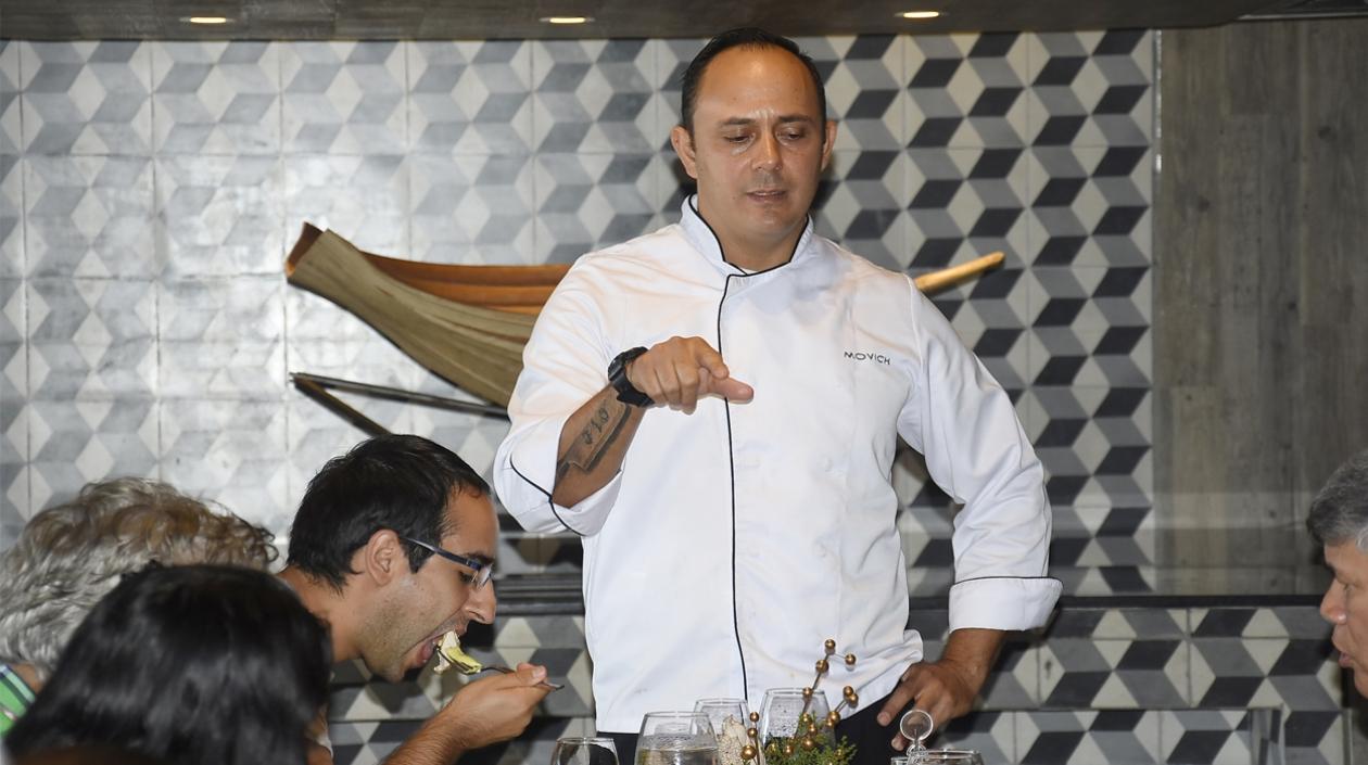 El chef Johnny Caballero del restaurante Ébano.