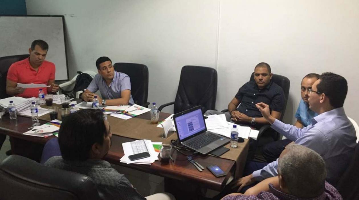 Jaime Berdugo, director del Área Metropolitana de Barranquilla, durante la reunión de la Junta.