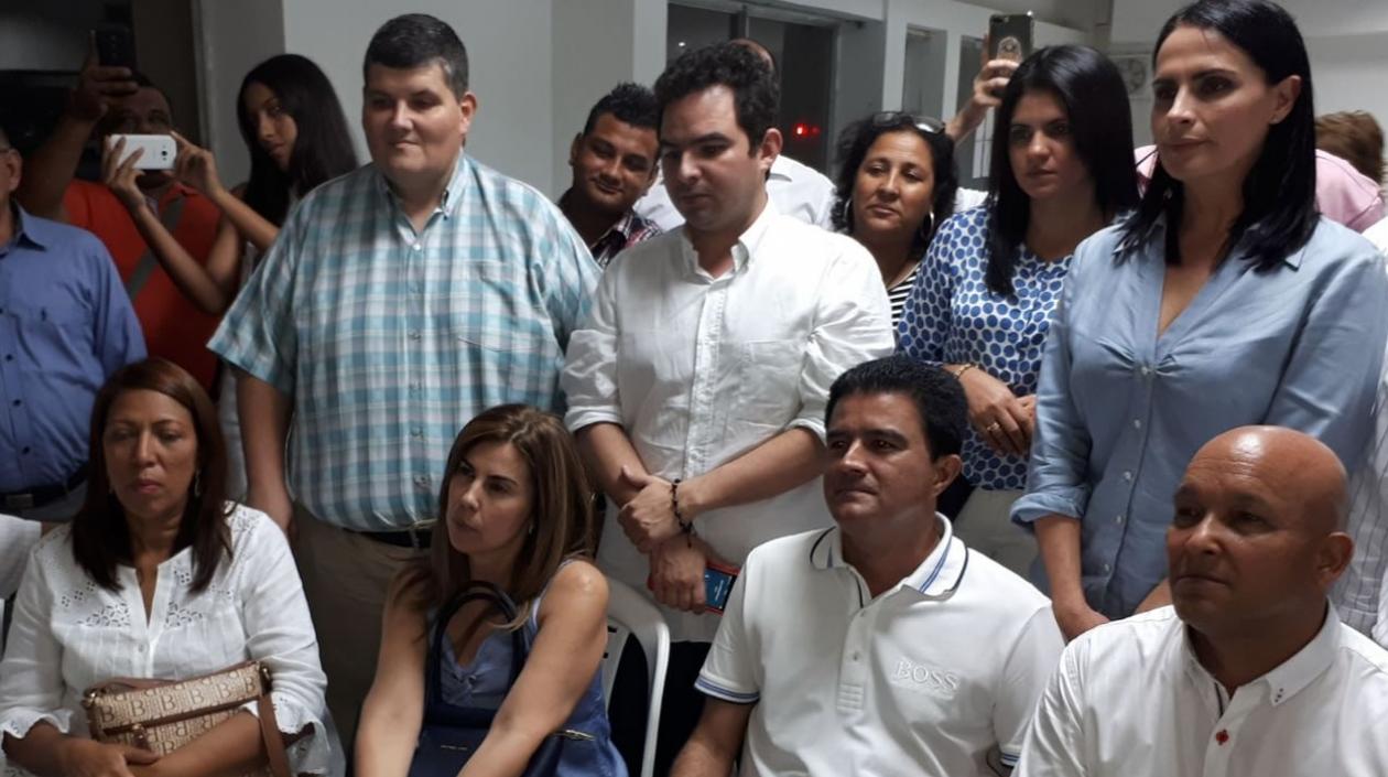 Nubia Estela Martínez, Directora Ejecutiva del Centro Democrático y dirigentes de esa colectividad en el departamento.