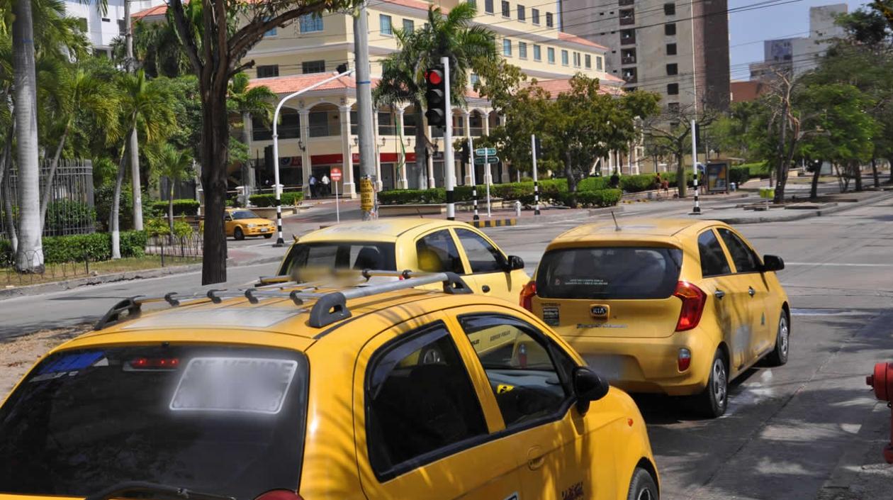 Los taxistas fueron advertidos para no abusar con las tarifas.
