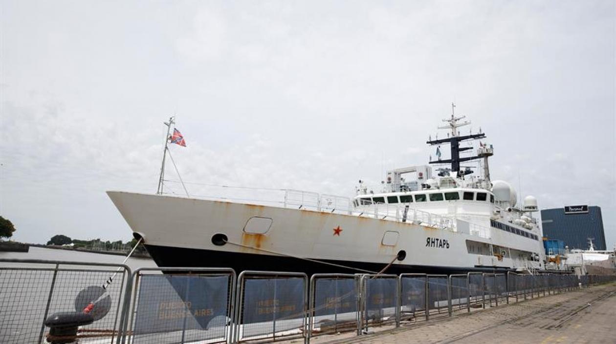 Uno de los buques buscadores.