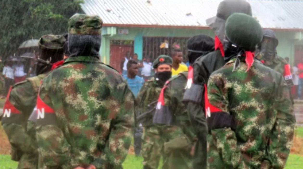 La Fiscalía pidió la captura de tres comandantes del ELN por el secuestro y muerte de un líder indígena.