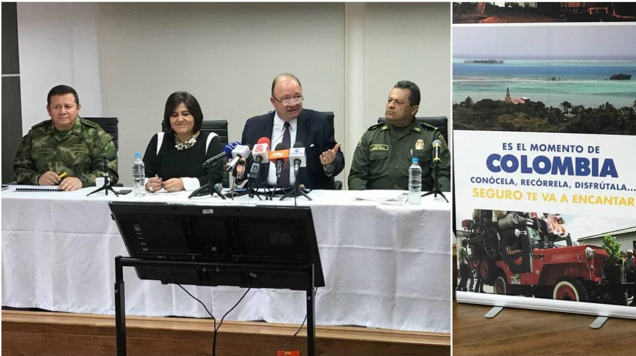 El Ejército, MinComercio, MinDefensa y la Policía, en la presentación de Seguro te va a encantar en Navidad.