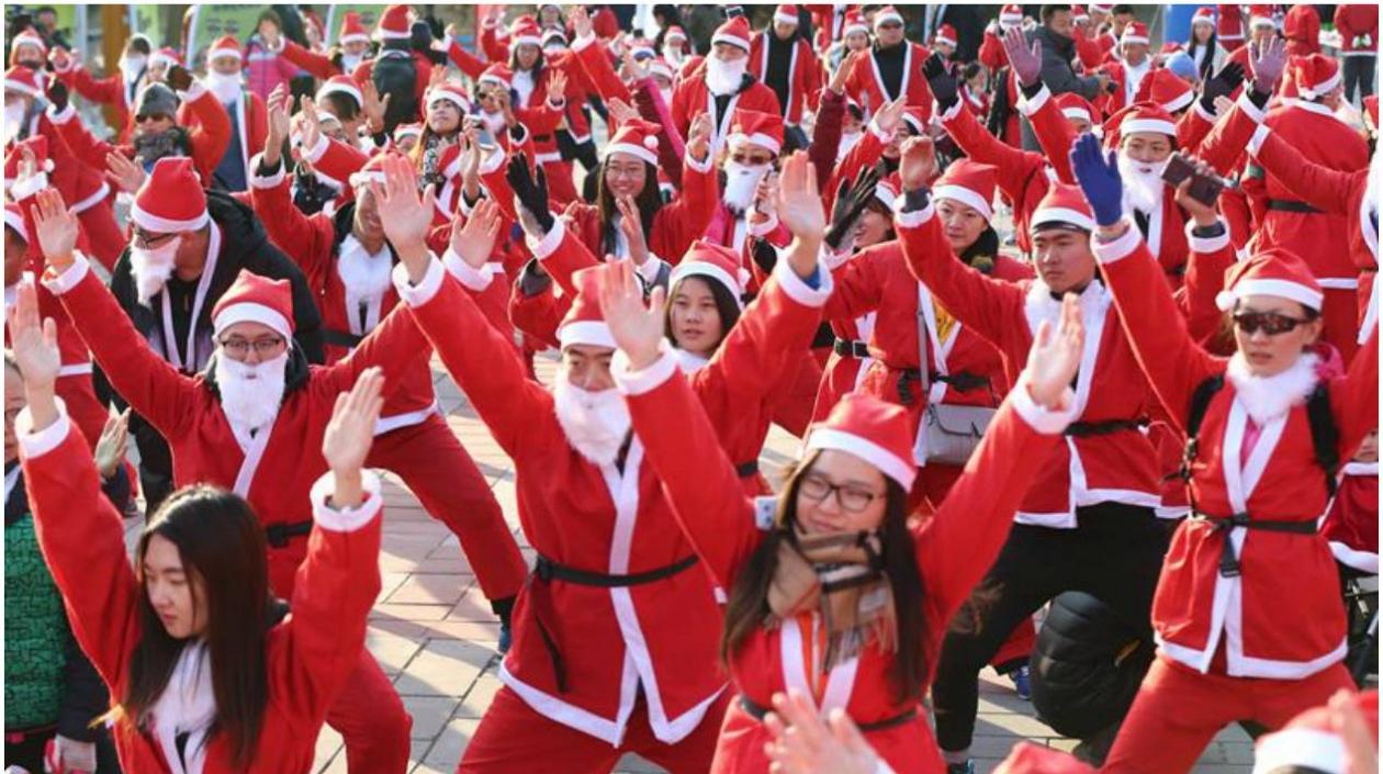 una festividad crecientemente popular en la potencia asiática pero que algunas autoridades ven como una indeseable contaminación occidental.