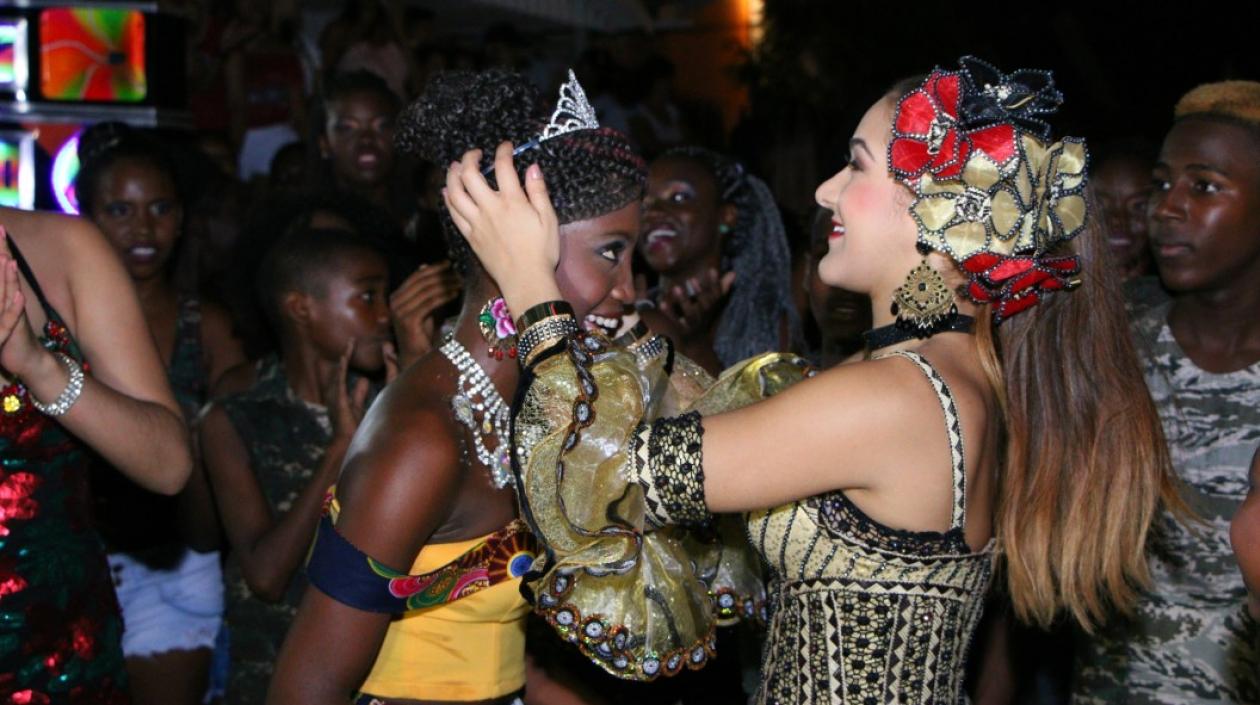 La reina Valeria presidió las coronaciones.