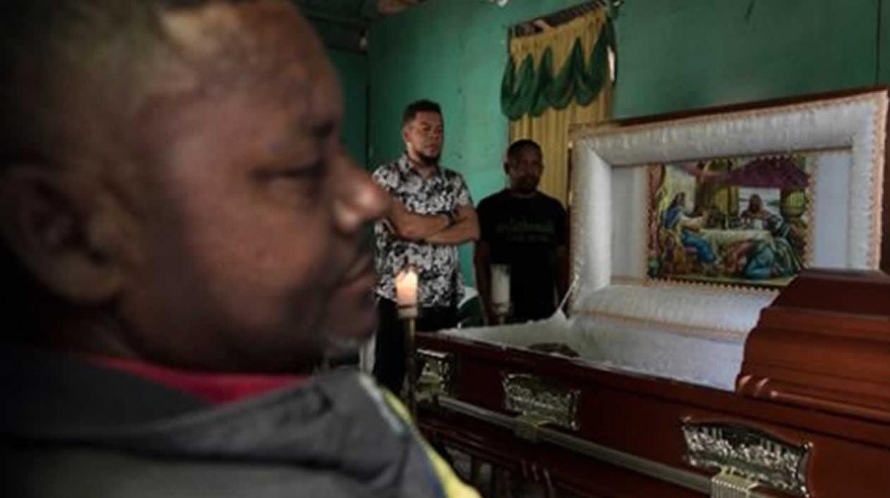 Para las autoridades resulta incontrolable la venta de licor artesanal.