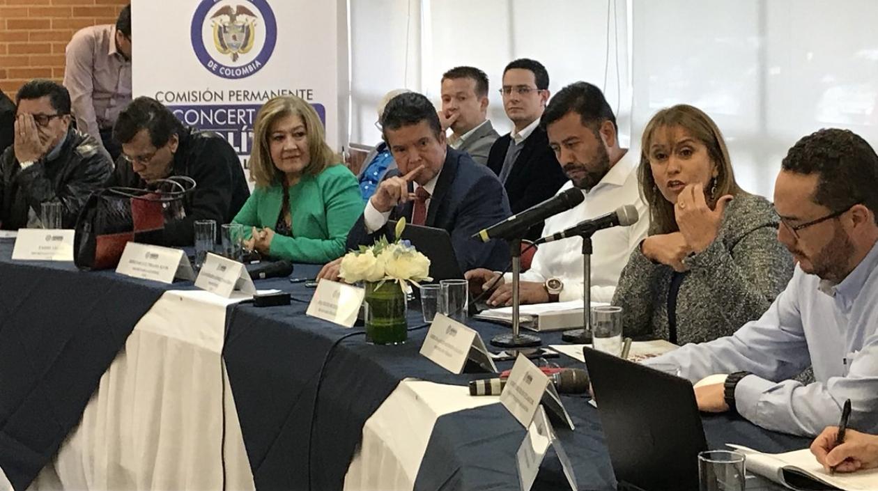 La Ministra de Trabajo presidiendo la reunión.