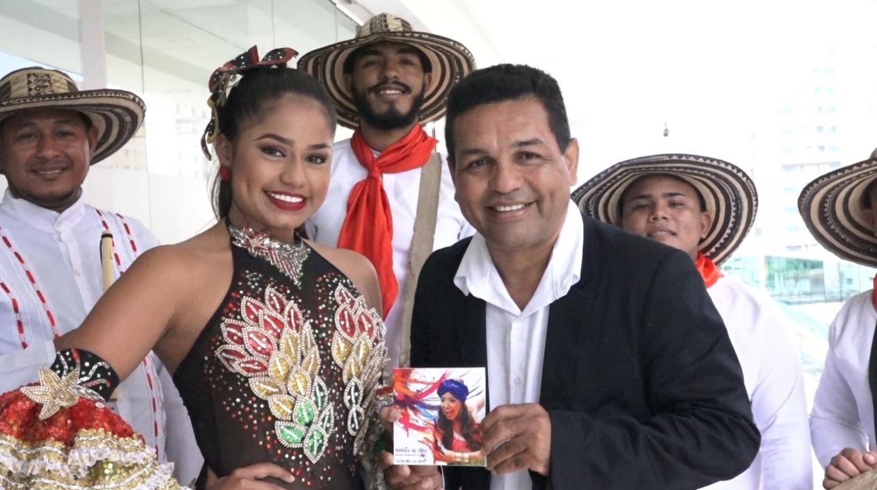 Andrea de Alba, reina del Carnaval de la 44 y Pedro Tapias.