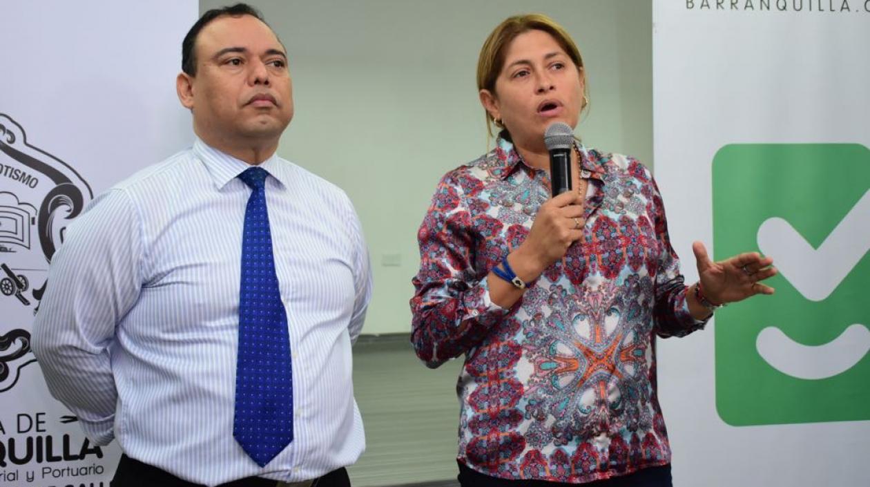 El Gerente de MiRed Luis Poso y la Secretaria de Salud Alma Solano.