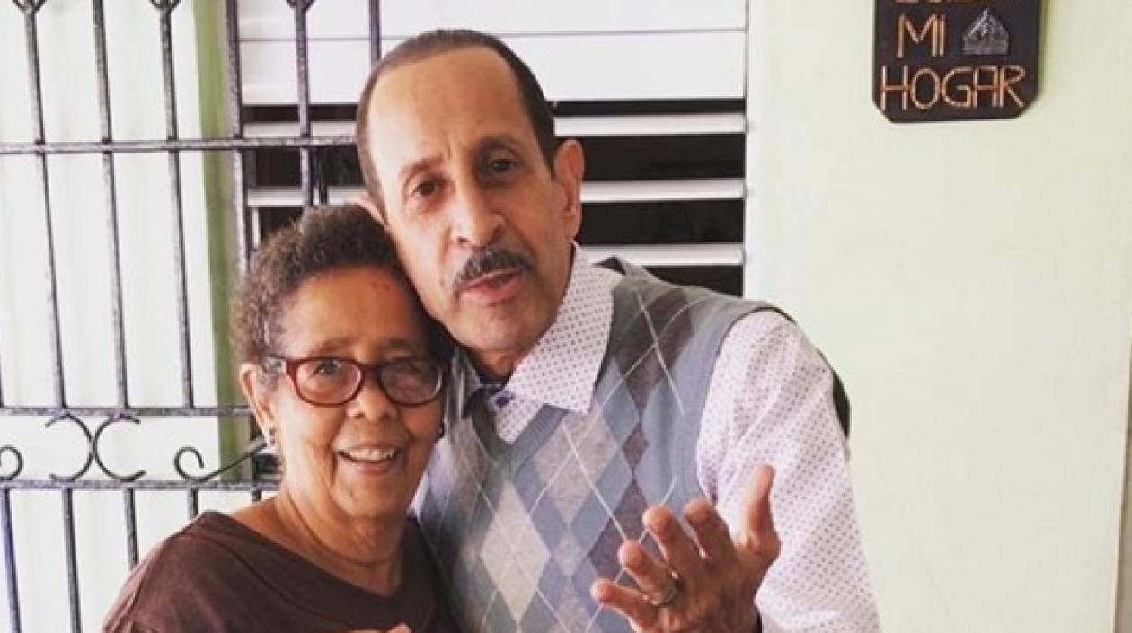 Jossie Esteban con su madre Virgen Merejo.