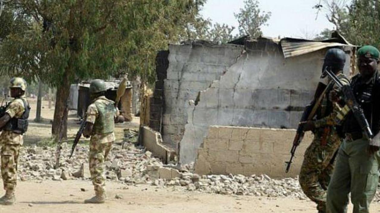 Militares nigerianos tratan de hacer frente a los ataques.