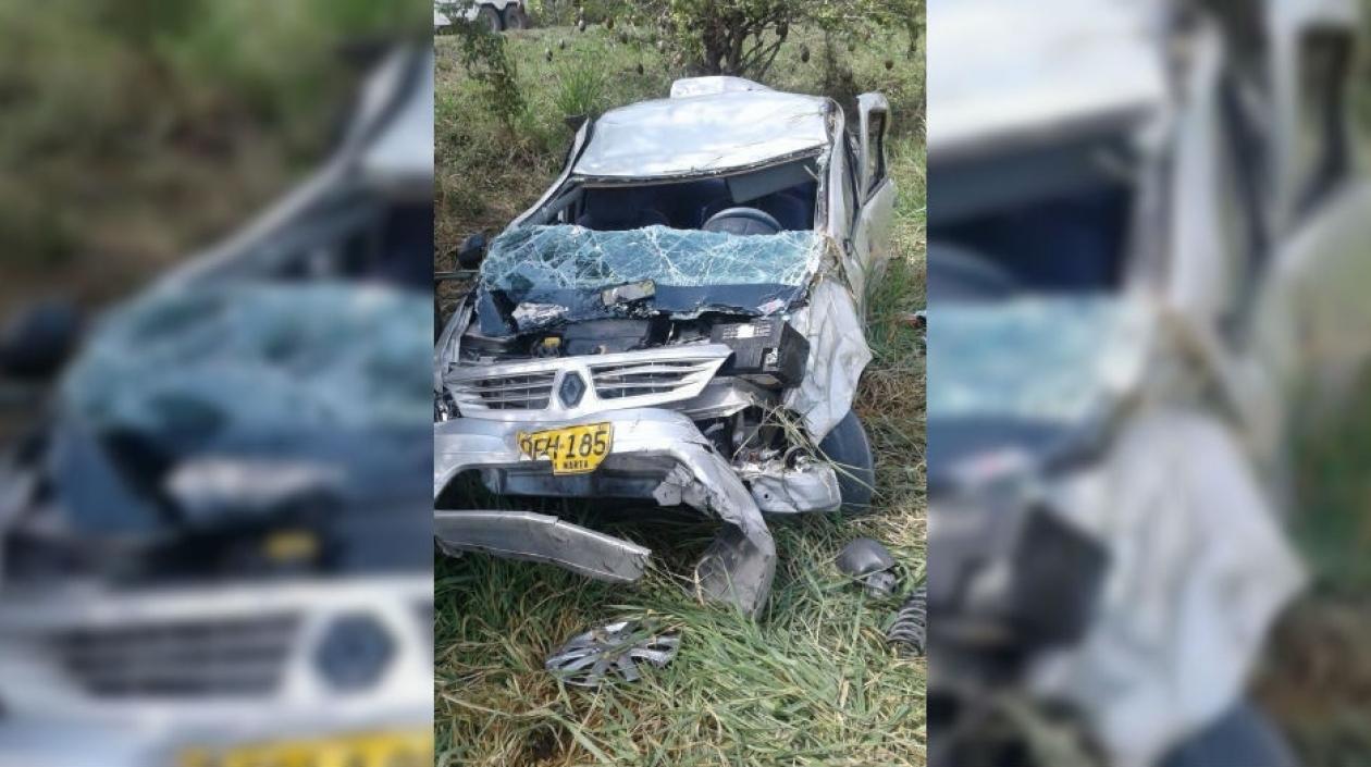 Así quedó el vehículo donde se movilizaba la familia.