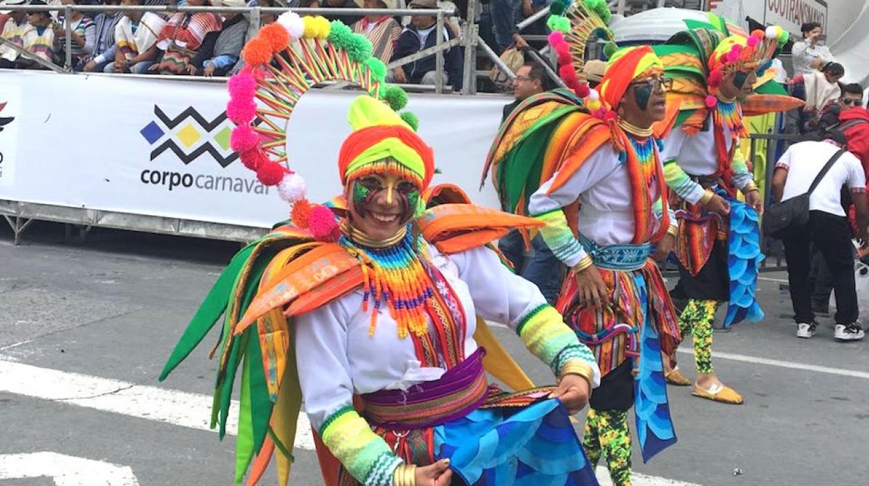 Colorido y creatividad en el desfile.