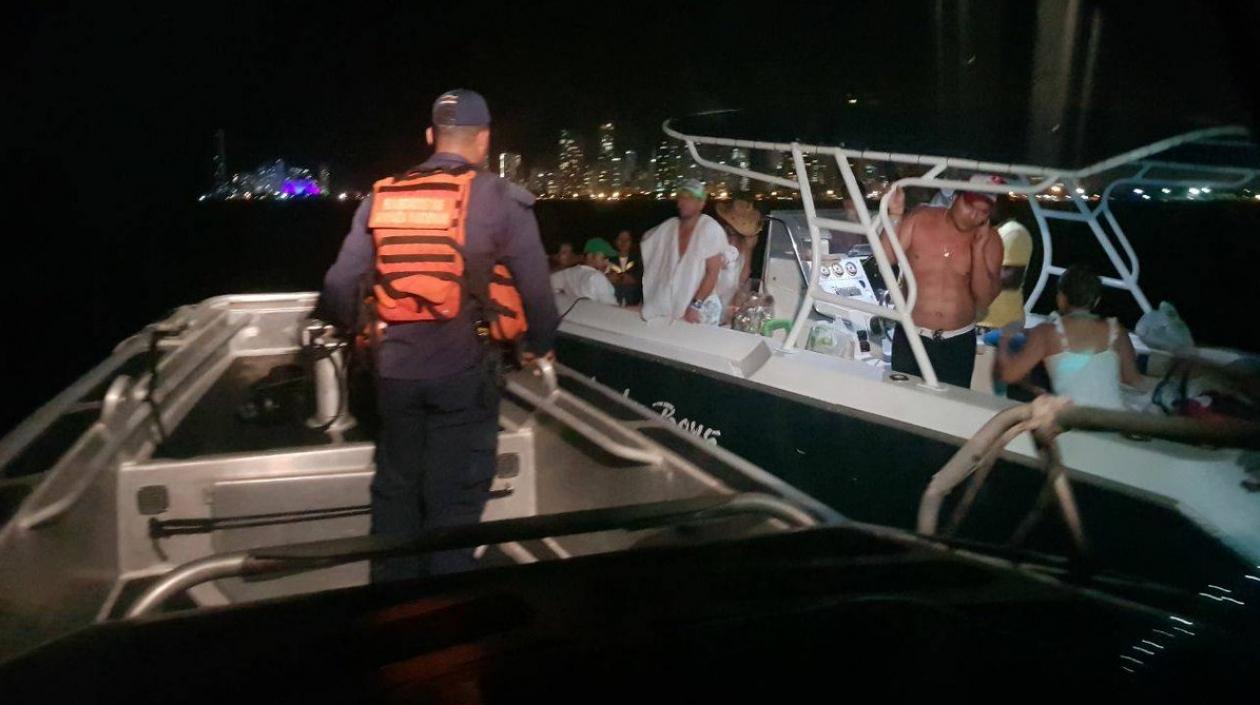 Velero sufrió corto circuito.