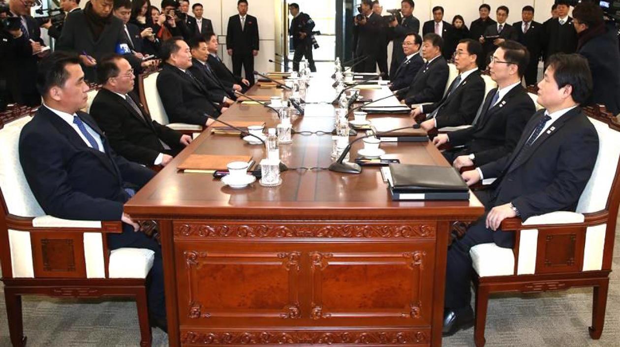 Las delegaciones en pleno encuentro.