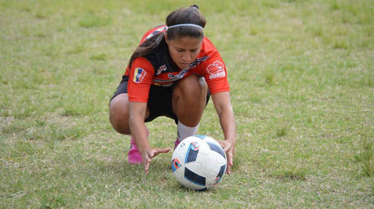 Cinthia Zarabia, delantera venezolana. 