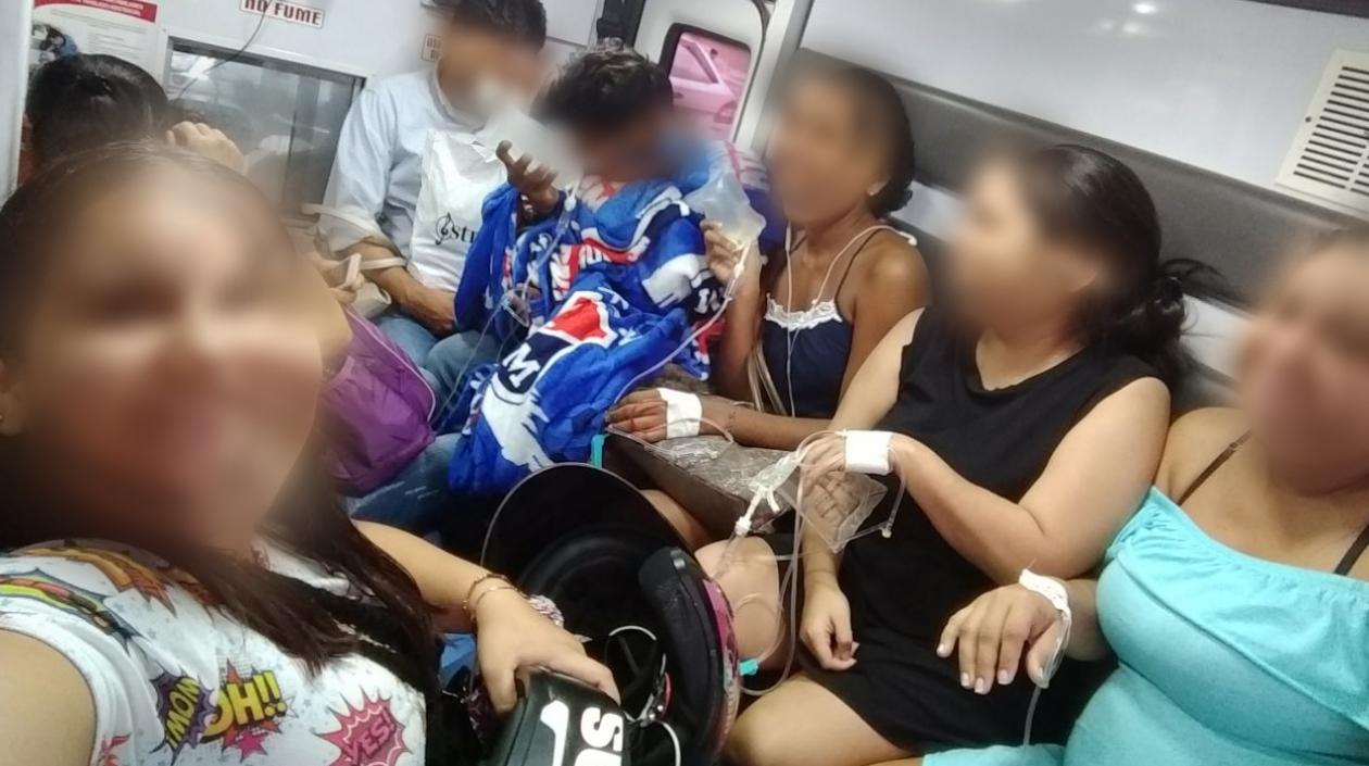 Los pacientes transportados en la ambulancia.