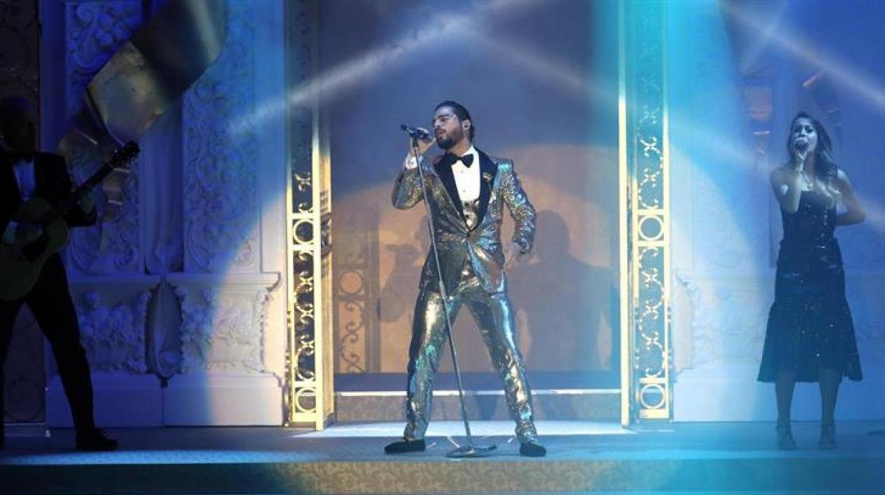 Maluma en escena del desfile de Dolce & Gabbana.