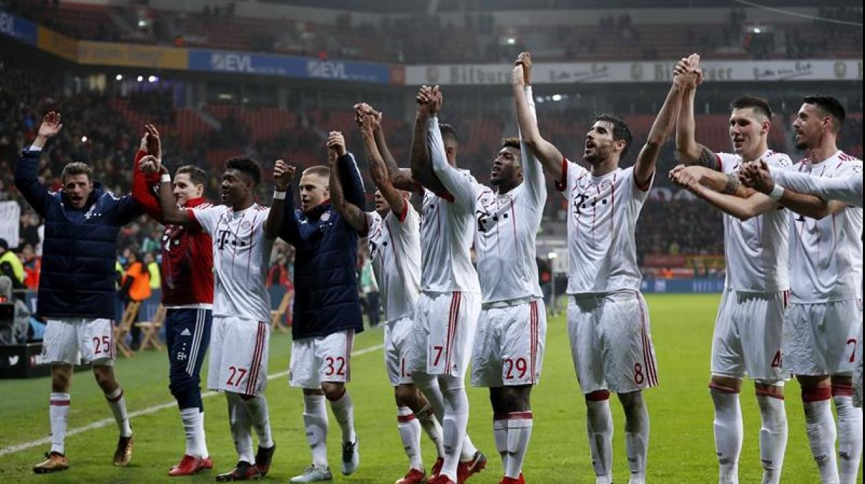 Jugadores del Bayern luego del partido ante el Leverkusen.