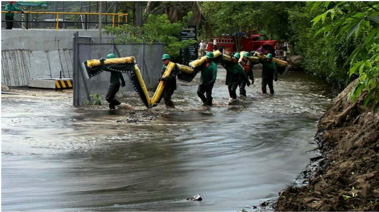 El atentado se produjo anoche en el kilómetro 162 del oleoducto.