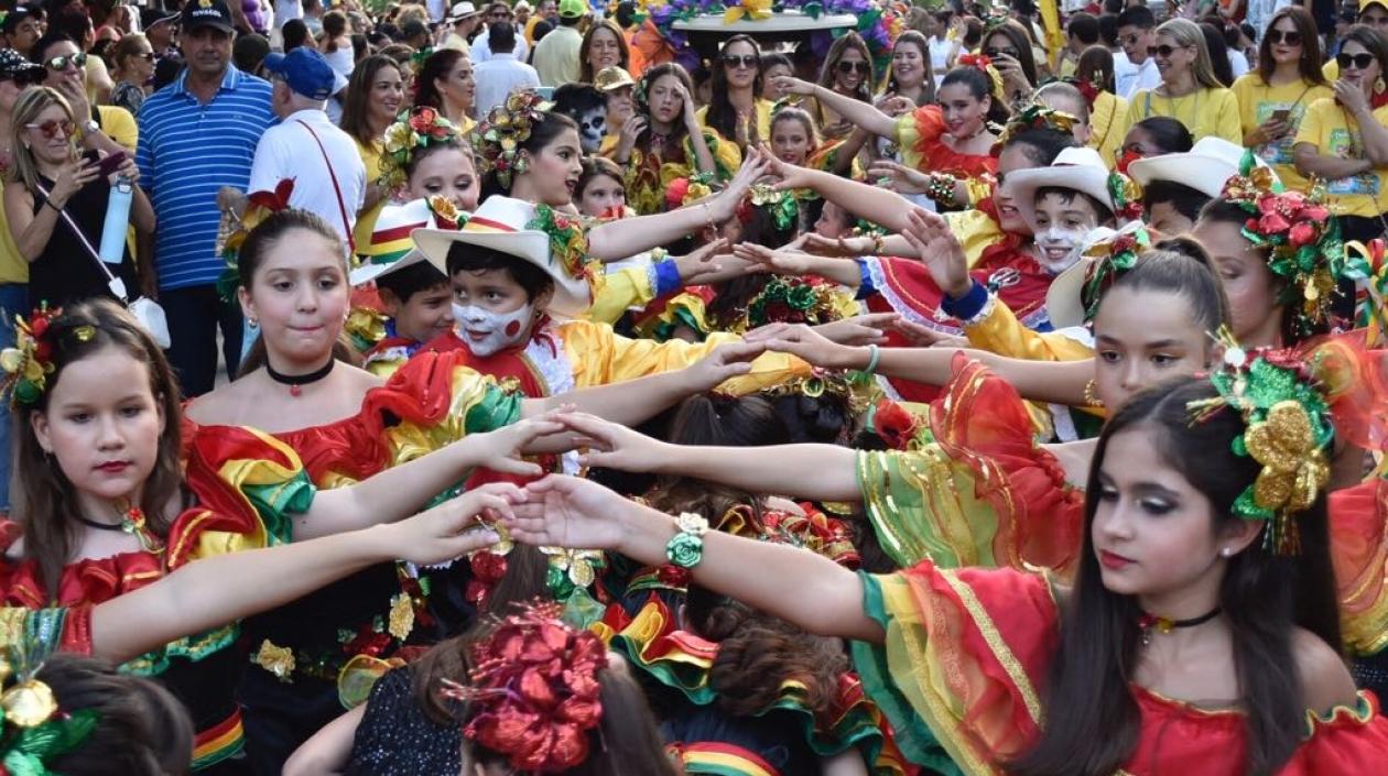 Los garabaticos en pleno desfile en el norte de Barranquilla.
