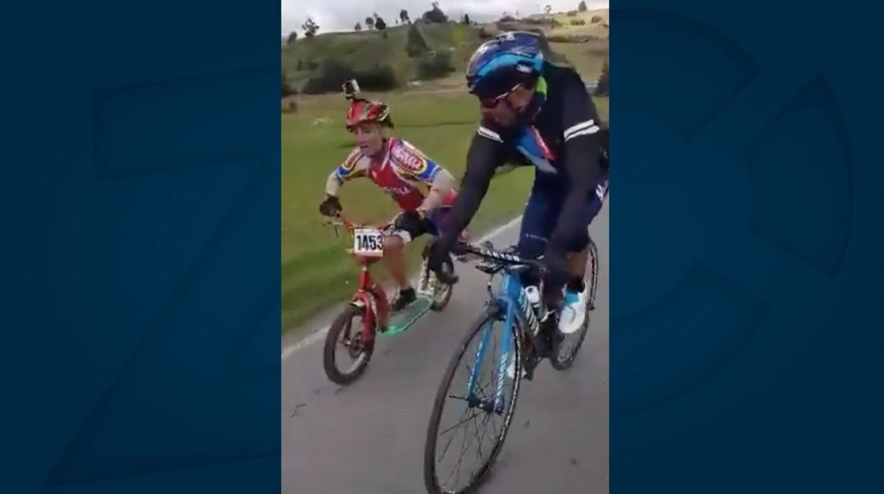 Momento en el que el aficionado le habla a Nairo.