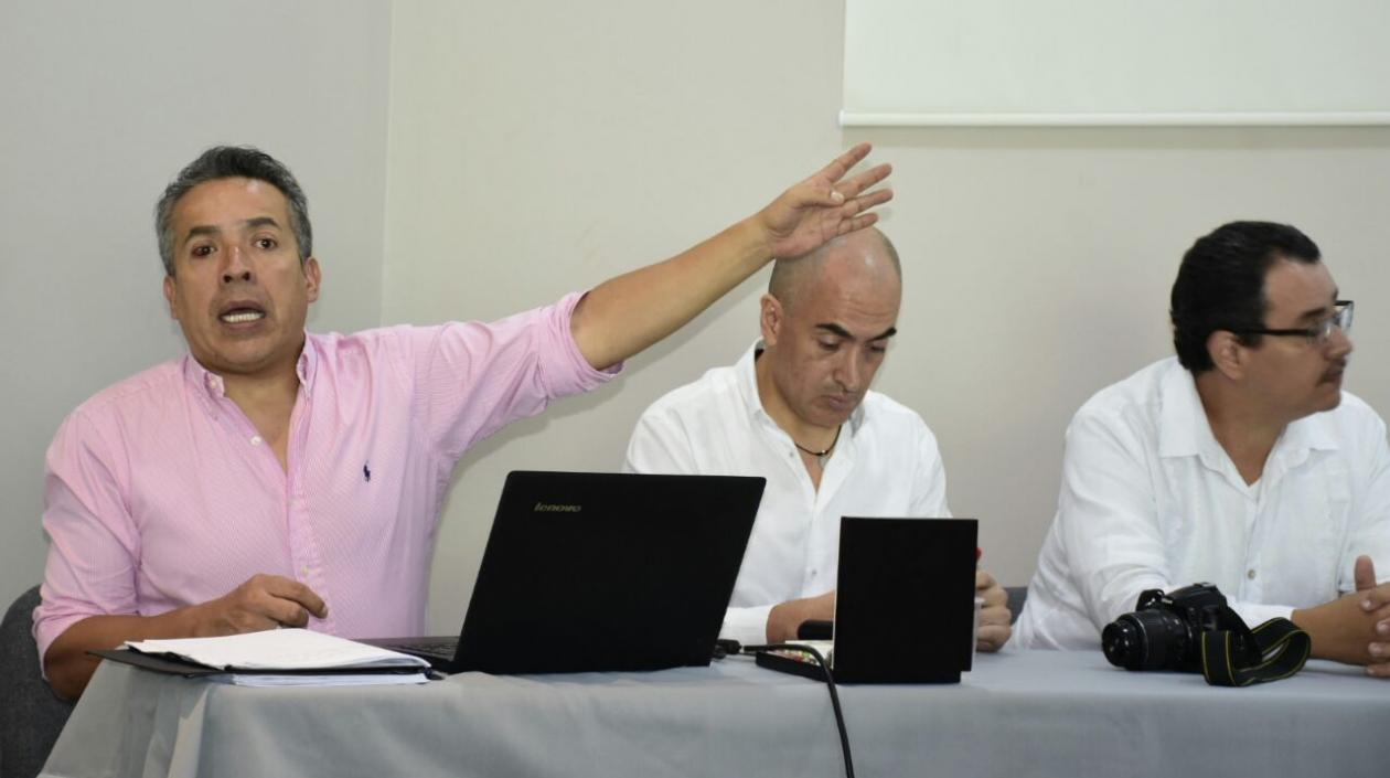El empresario Andrés Avilés durante la rueda de prensa que organizó para explicar el suceso.