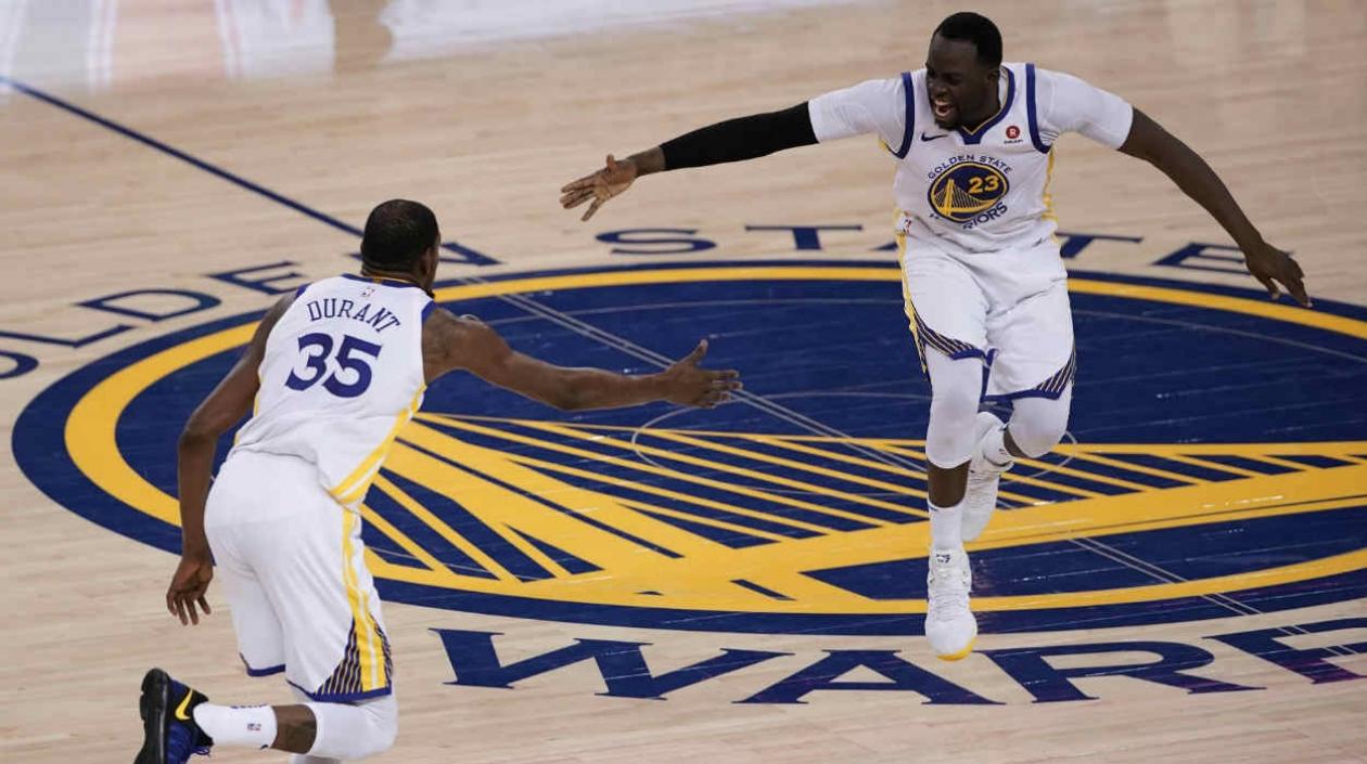Kevin Durant sigue guiando al triunfo a Golden State. 