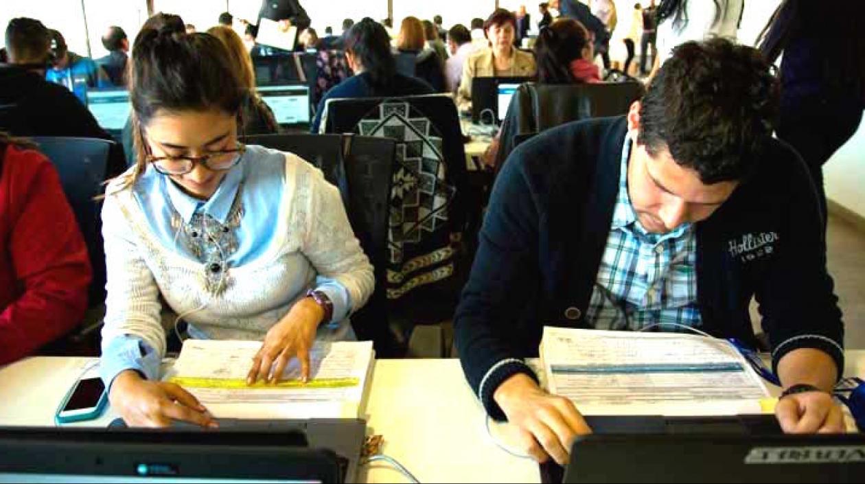 La Registraduría dispuso un complejo equipo para la revisión de firmas.