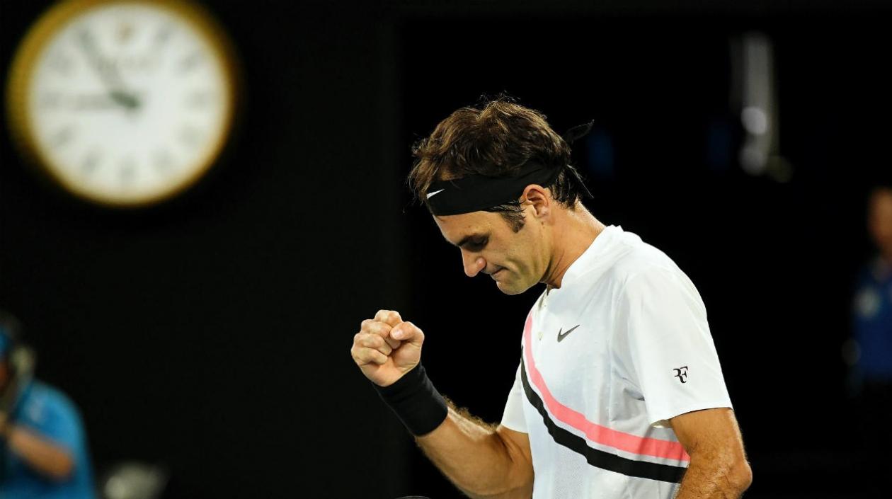 Roger Federer celebra su victoria. 
