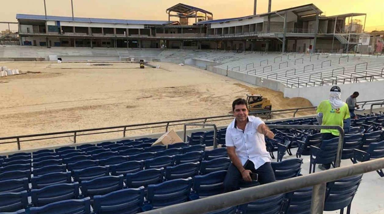Alcalde Alejandro Char en las obras del estadio Édgar Rentería. 