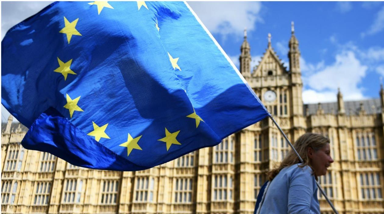 Foto de archivo de manifestantes a favor de la Unión Europea protestando en los exteriores del Parlamento en Londres. 