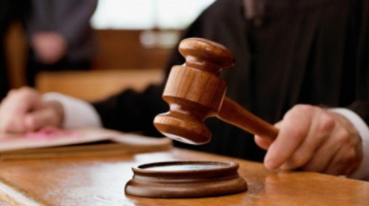 Un juez lo condenó por haber sobornado a un agente migratorio estadounidense.