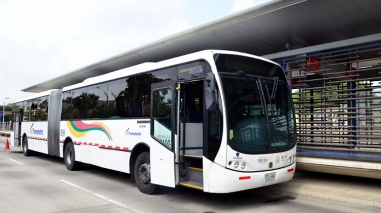 Transmetro suspenderá tres rutas y aplicará desvíos en dos más.