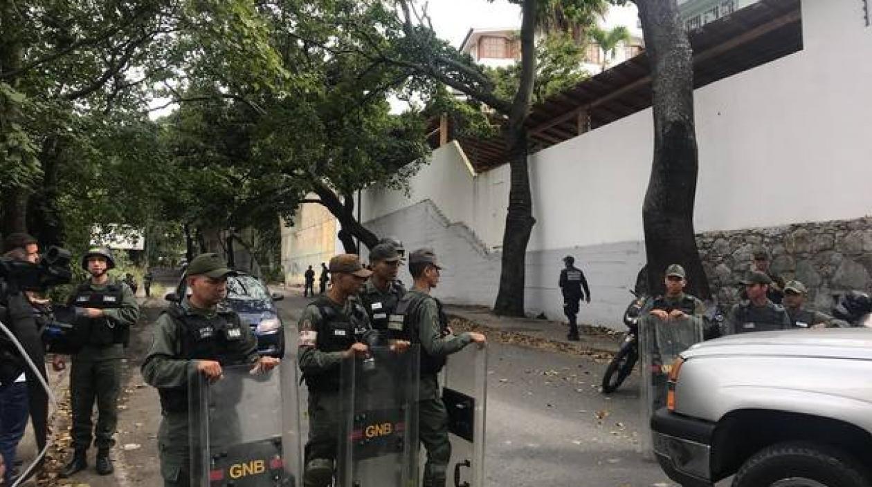 La Guardia Bolivariana custodia el lugar donde presuntamente están los restos de Óscar Pérez.