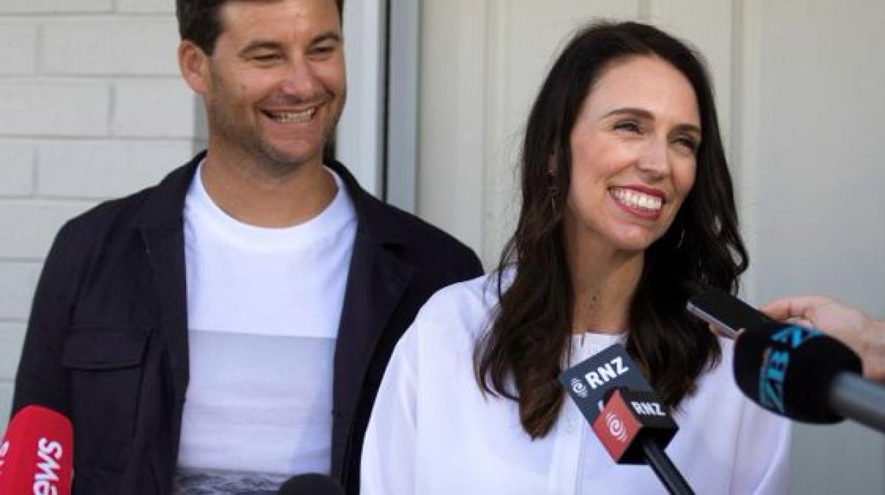 Jacinda Ardern, y su pareja, Clarke Gayford serán padres.