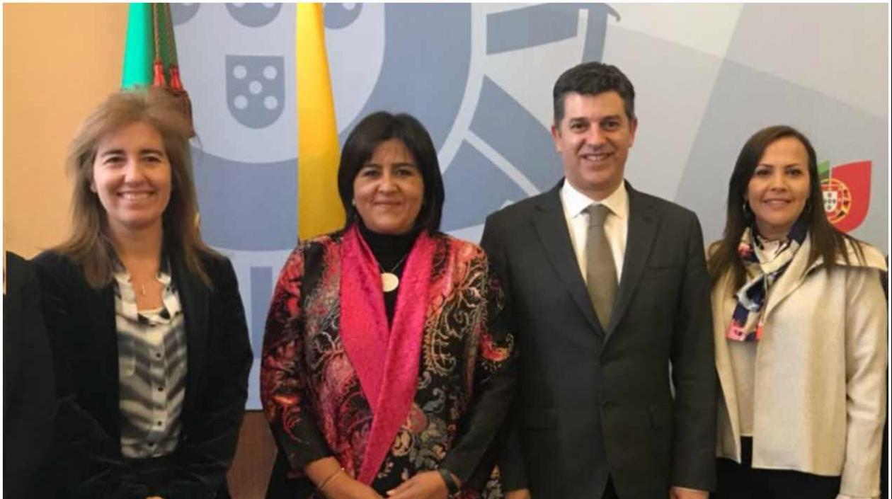 La ministra de Comercio, María Lorena Gutiérrez, también visitó las escuelas de Hotelería y Turismo de Setúbal y Lisboa.