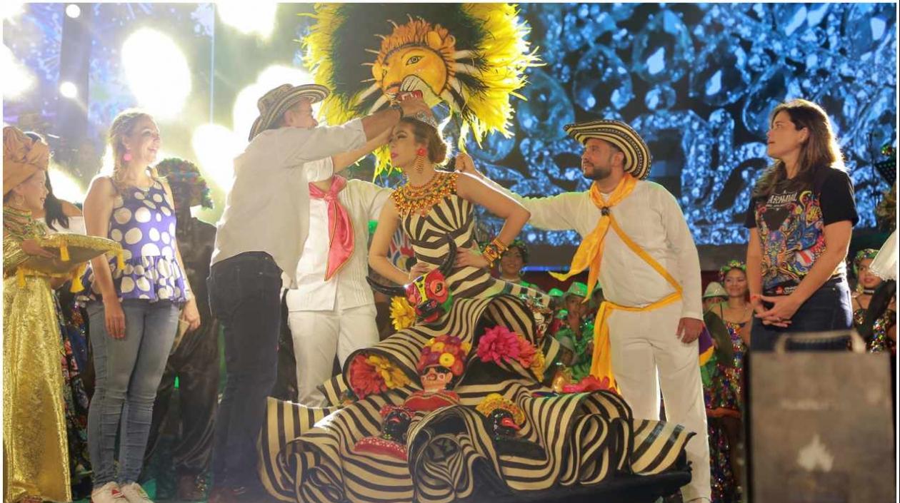 Gobernador Verano impuso la corona a María Alejandra Borrás.