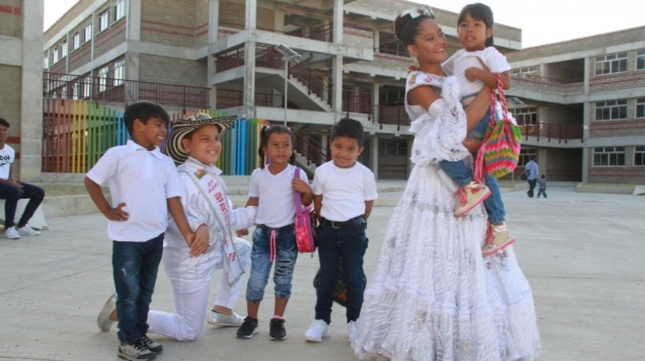 Samuel Quintero y Laura Ospino reyes infantiles del Carnaval de la 44.