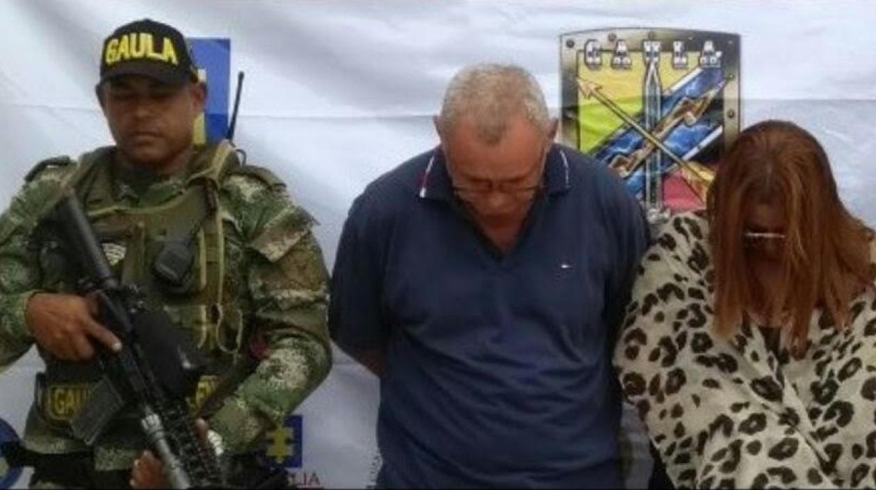 Dos de los capturados en Santa Marta por estafa.