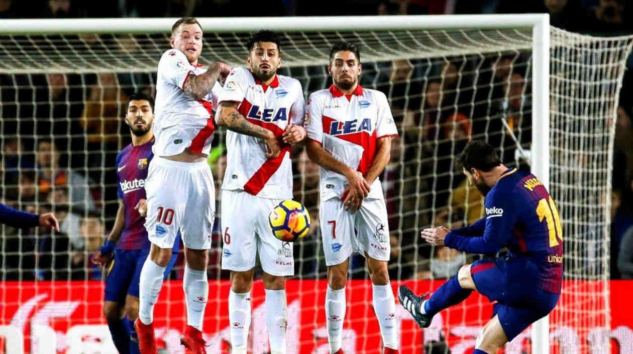Lionel Messi puso a ganar al Barcelona con este tiro libre. 