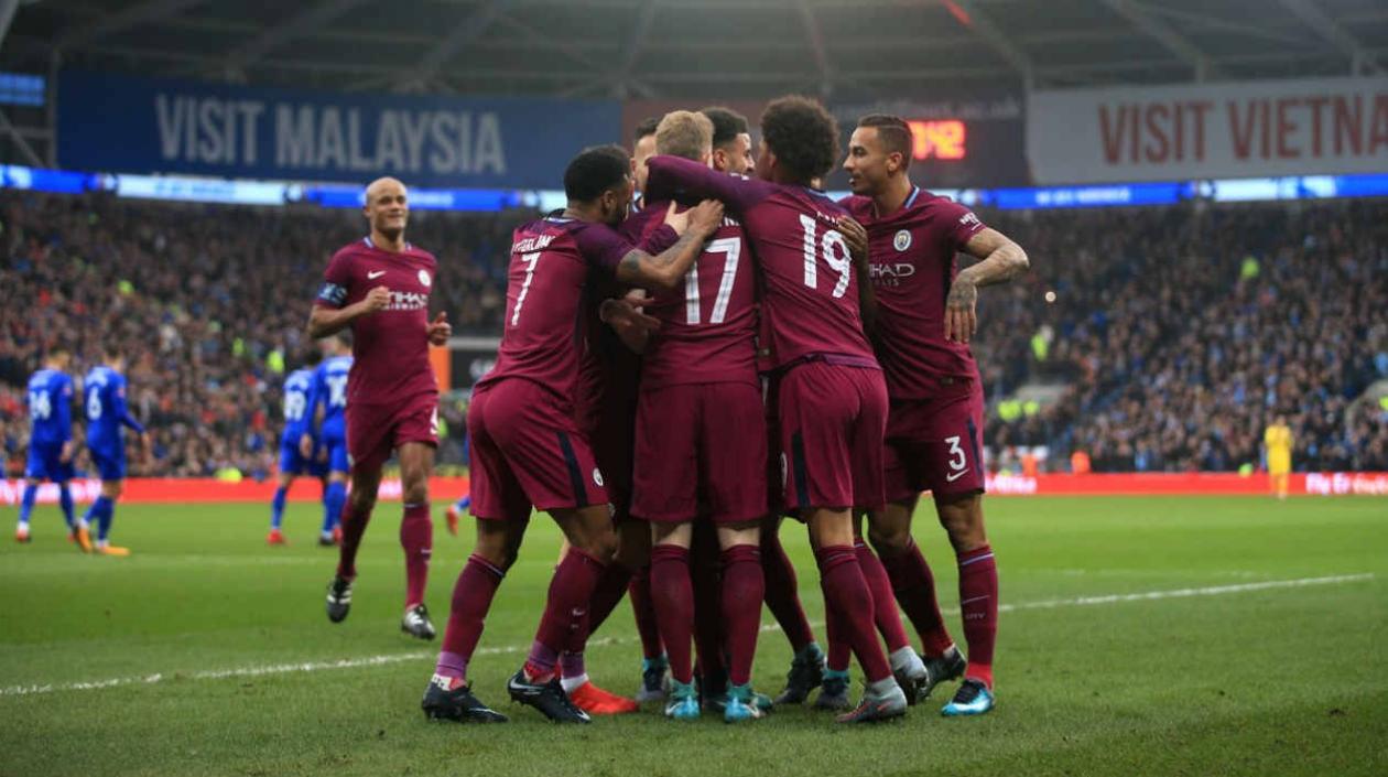 Jugadores del Manchester City celebran uno de los goles. 