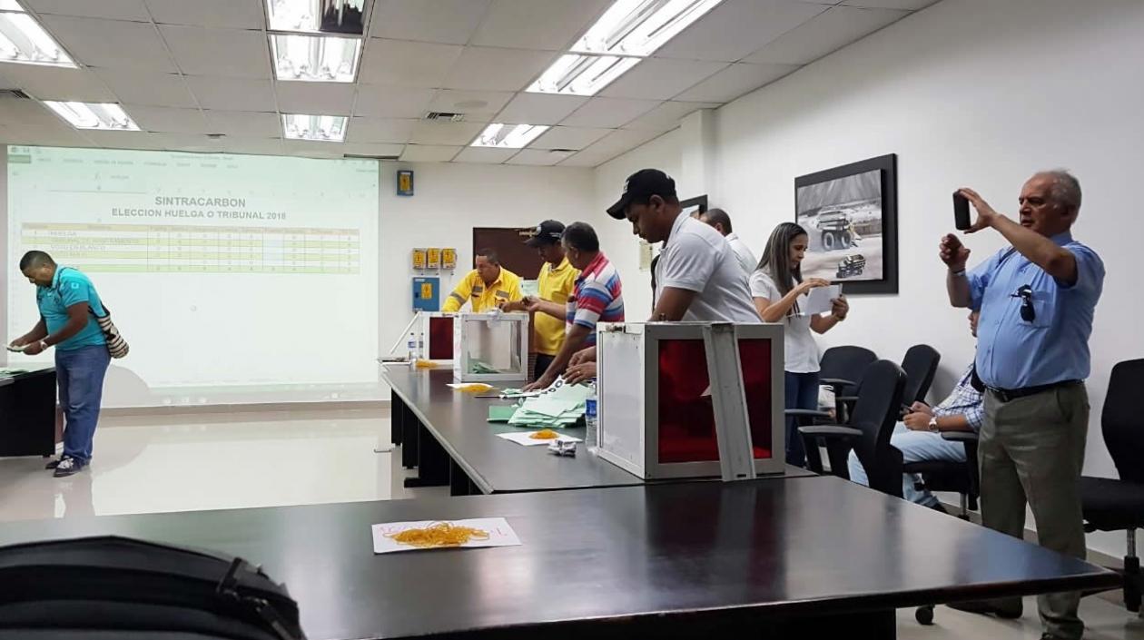 8 Trabajadores del Ministerio del Trabajo supervisaron el proceso de escrutinio este 29 de enero de 2018.