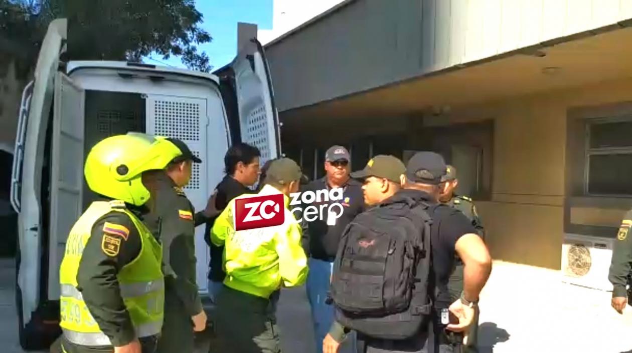 Cristian Bellón llegó custodiado por la Fiscalía y la Policía.