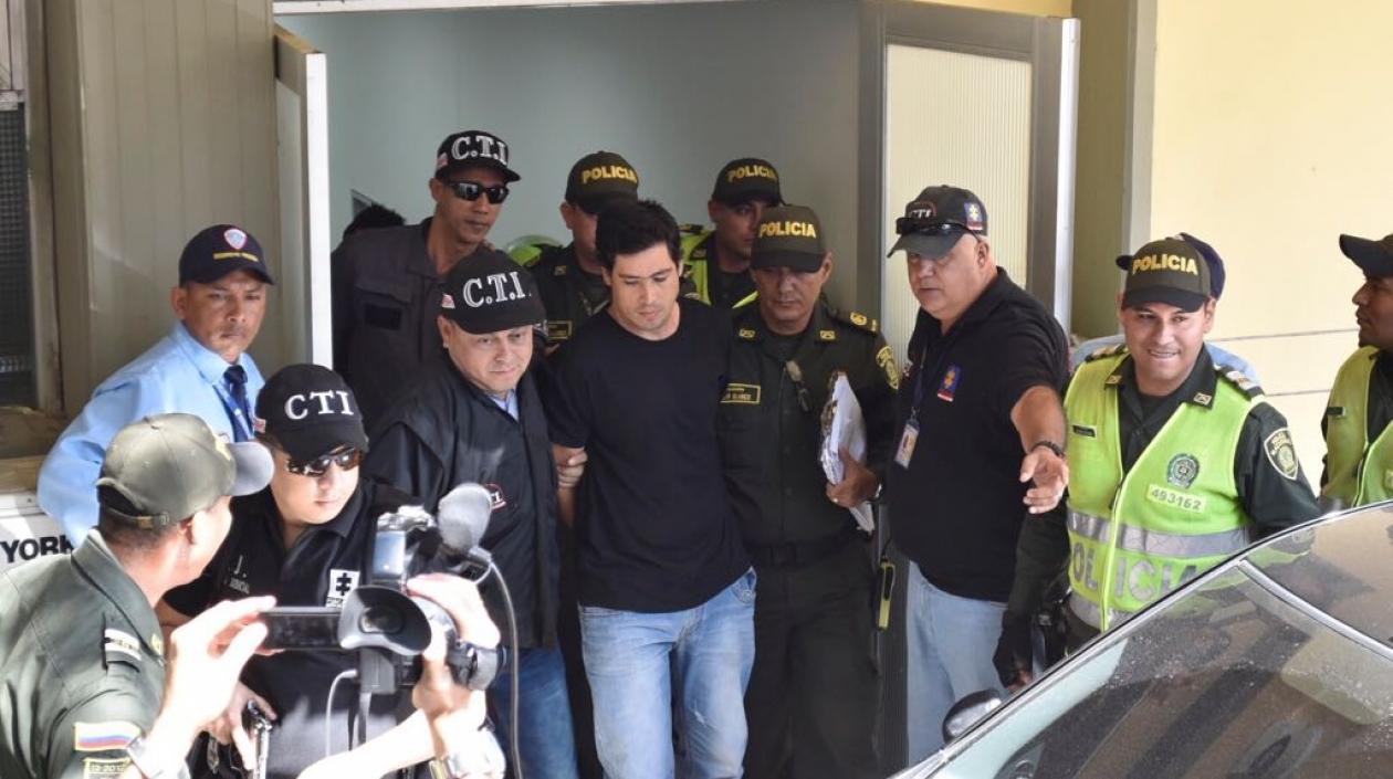 Momento en el que sale de la audiencia Cristian Bellón Galindo.