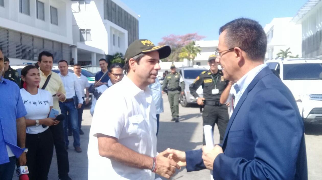 El alcalde Alejandro Char y el Director de la Dijin, el general Jorge Vargas. 