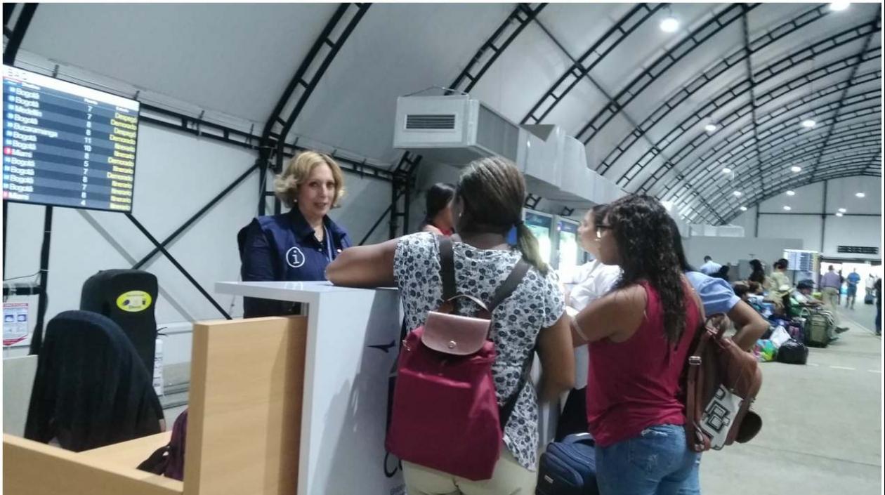 Aeropuerto dispuso de un punto de información para los pasajeros.