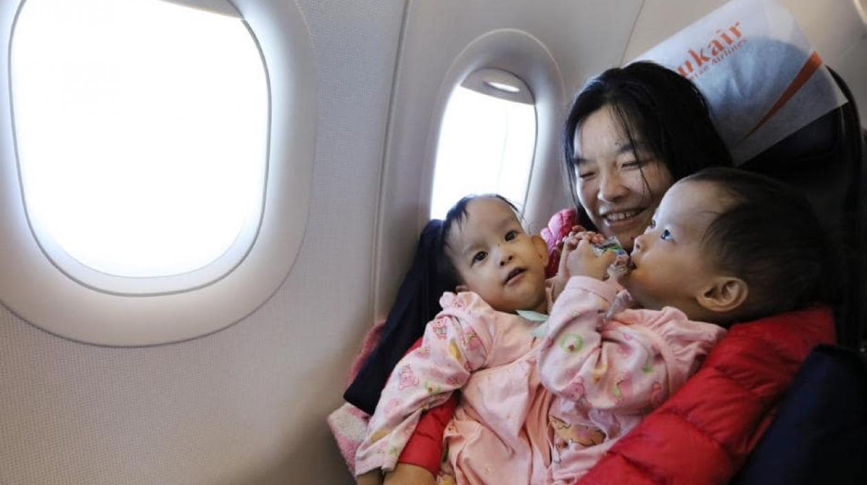 Nima y Dawa Pelden, con su mamá.