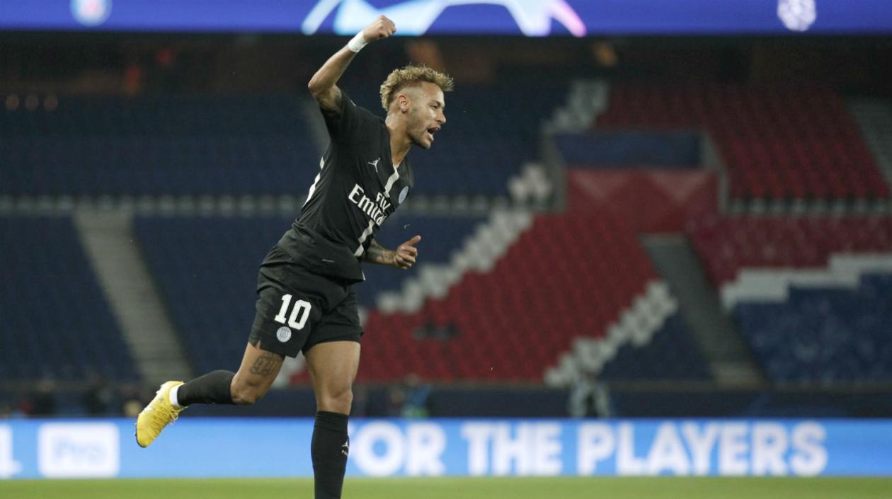 Neymar celebra una de las anotaciones. 